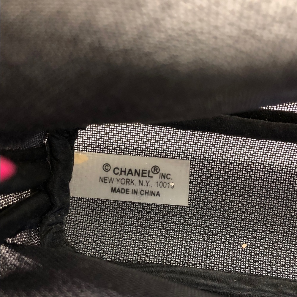 CHANEL BLACK MESH COSMETIC BAG • ZIP CLOSE W CHANEL LOGO PULL - Picture 6 of 11